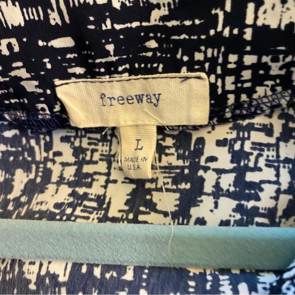 Freeway Navy & White Patterned Collared Romper Wi… - image 4